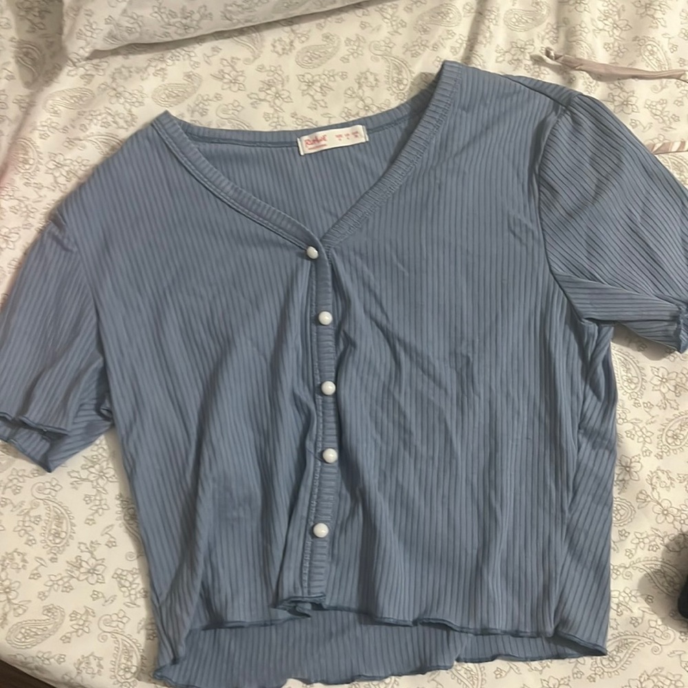 Romwe blue cropped tee with buttons